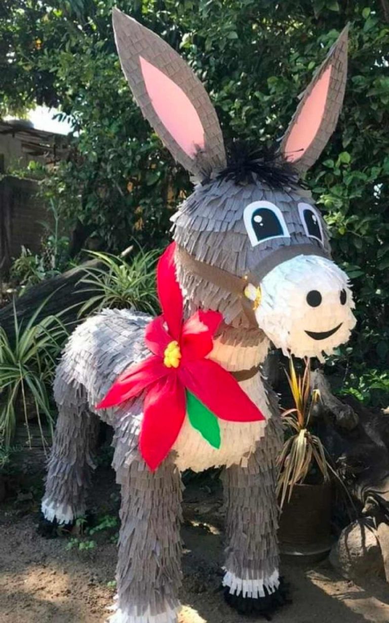 Piñata de papel crepé en forma de burrito sabanero