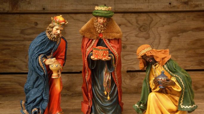 ¿Cómo va el orden de los Reyes Magos en el pesebre?