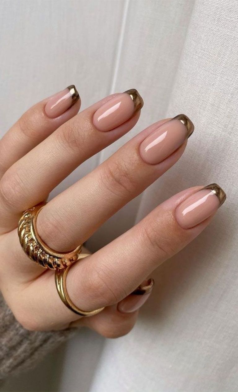 Uñas nude en tendencia 2025 para la manicura