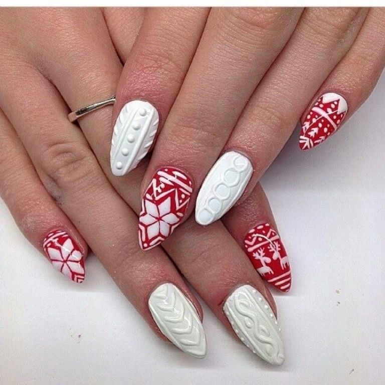 Uñas navideñas con forma de suéter