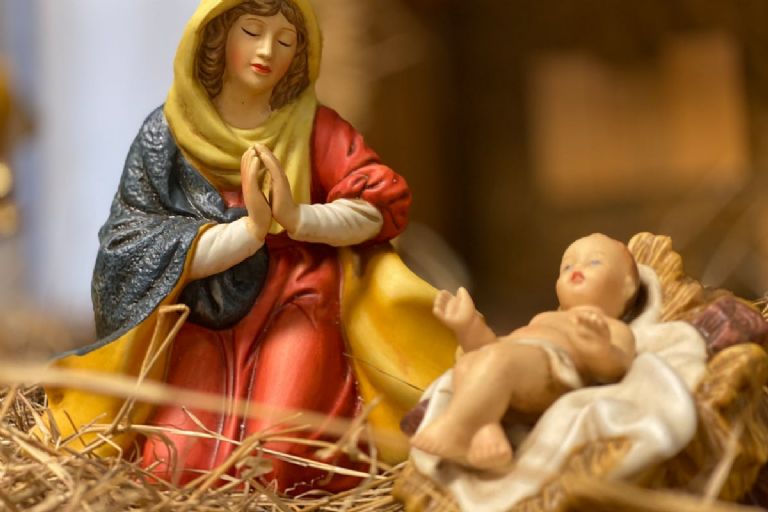 Qué significan las figuras en el nacimiento navideño