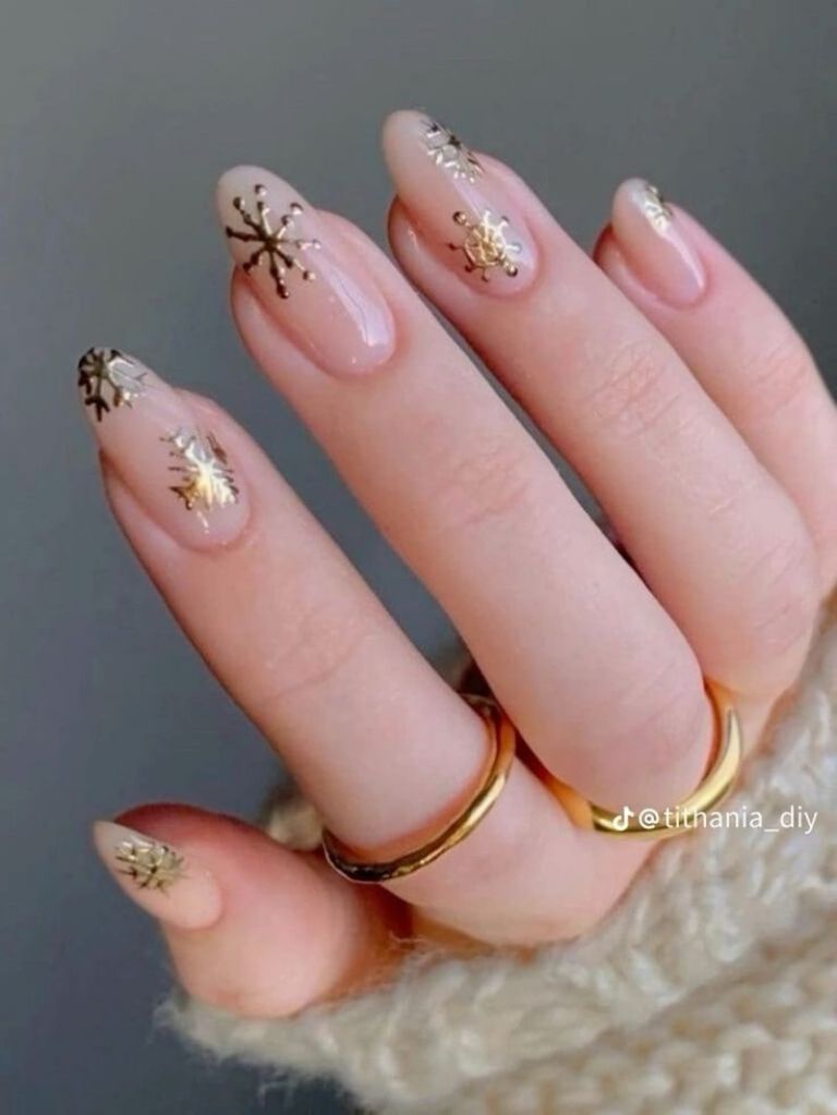 Ideas de diseños de uñas navideños para la manicura