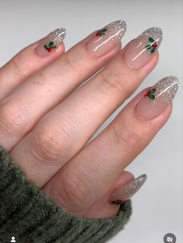 Qué diseños de uñas navideños puedo llevar en la manicura