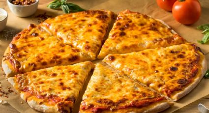 Comida ligera: receta de pizza con tres quesos para comer sin remordimientos