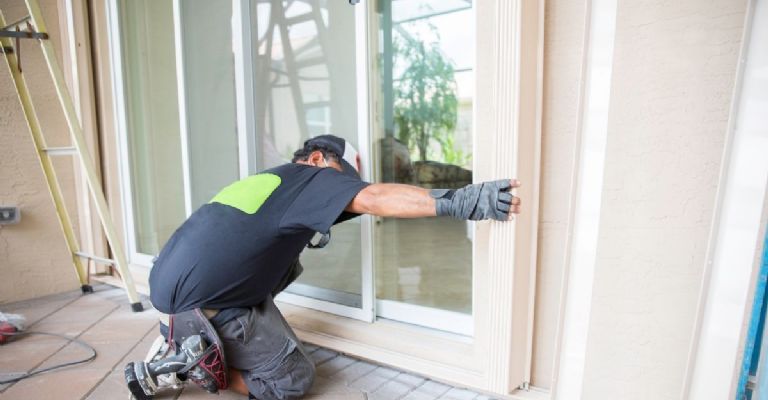 la cinta adhesiva no sirve para proteger ventanas contra huracanes