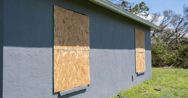 cuál es la mejor forma de proteger las ventanas contra un huracán