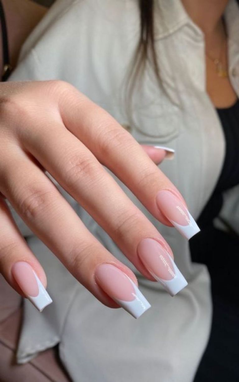 diseños de uñas para manos delgadas: manicura french