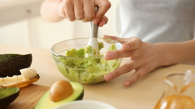 La mascarilla de aguacate con plátano para hidratar tu cabello: cómo hacerla y beneficios