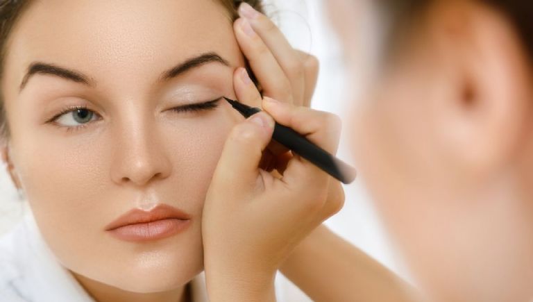 maquillaje para mujeres mayores de 40 años