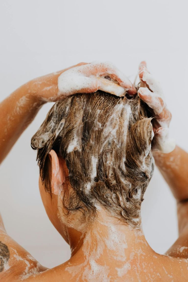 ¿Cómo puedo usar aloe vera sobre las canas?