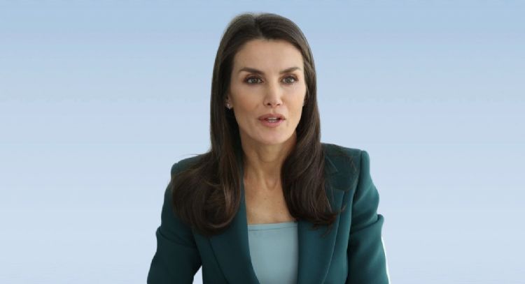 La reina Letizia lleva años usando este trucazo para definir su cintura a los 50 años