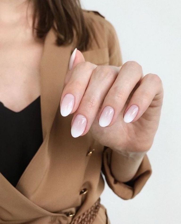 ¿Cómo llevar una manicura natural?