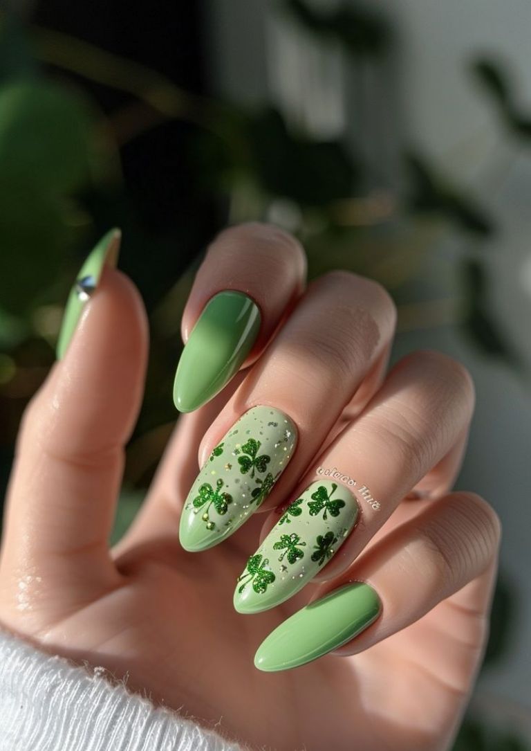 Manicura de treboles para el día de san patricio