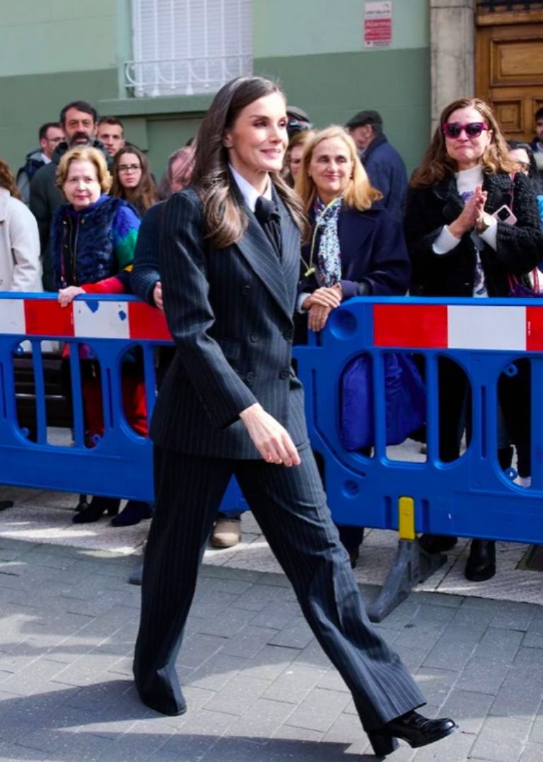 Outfits de trajes de la reina letizia