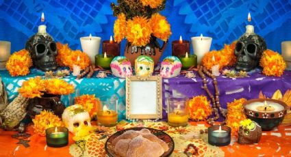 ¿Cuál es el significado del altar de muertos y sus elementos?