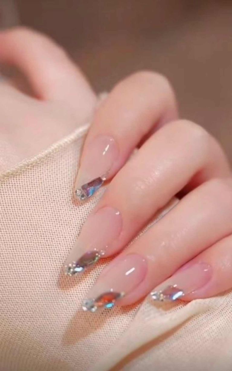 Ideas de manicura con diseños de uñas transparentes