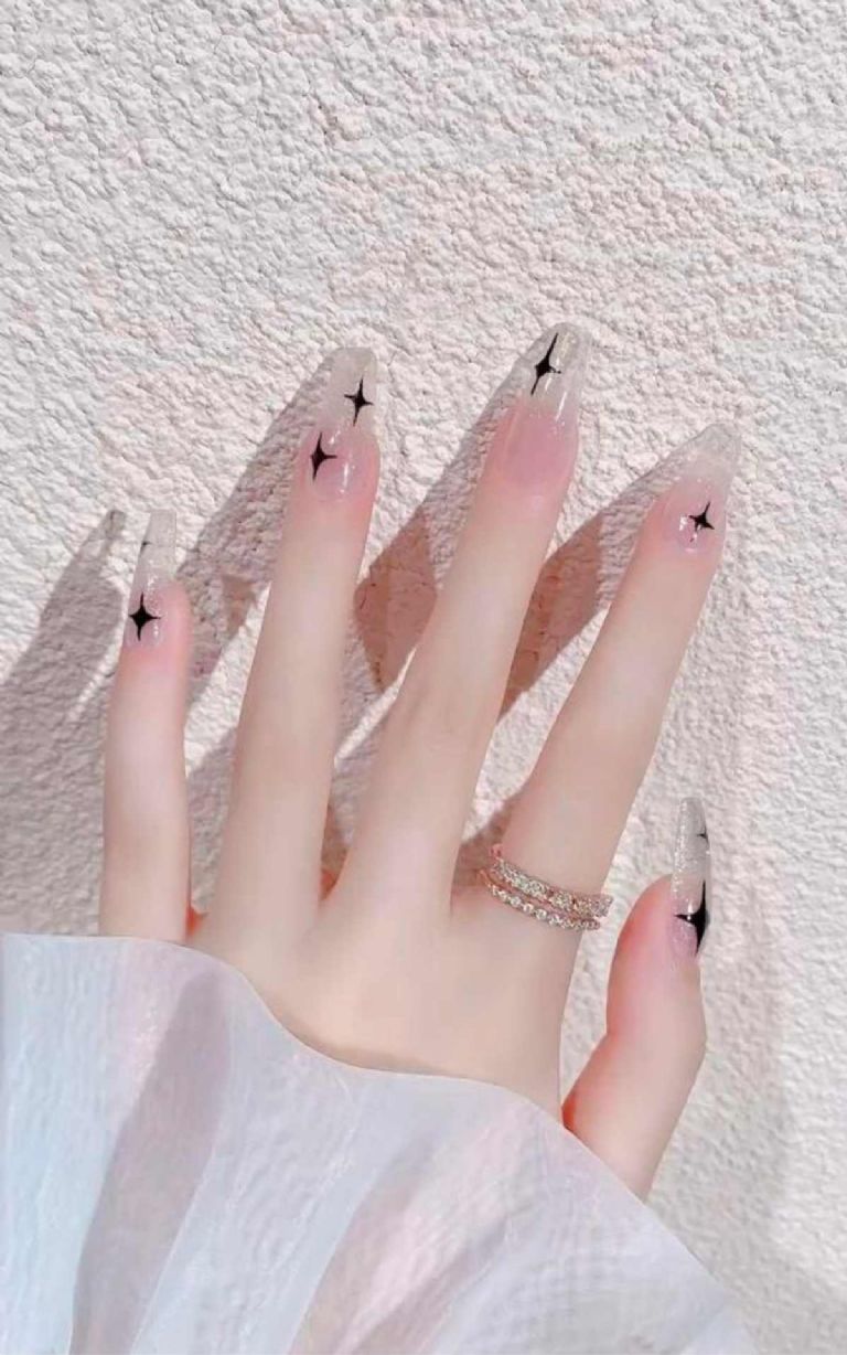 Ideas de manicura con diseños de uñas transparentes