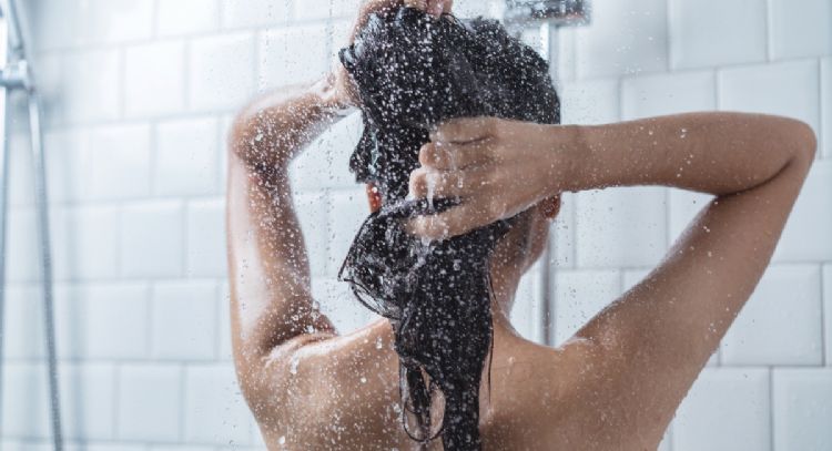 5 beneficios de bañarse con agua fría todos los días