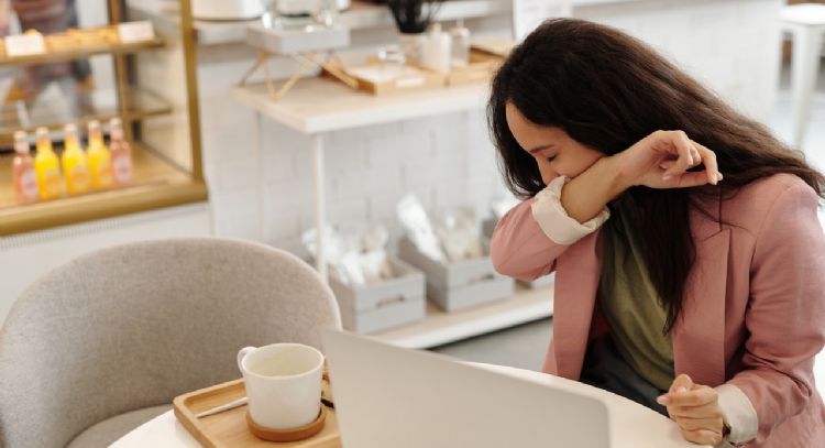 5 causas del dolor de garganta persistente