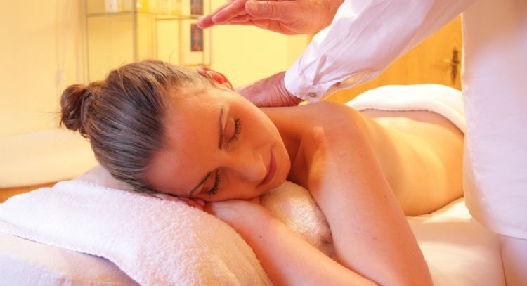 ¿Qué es la masoterapia y por qué relaja y hace tan felices a las personas?