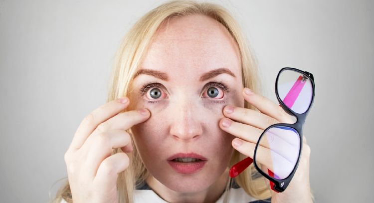 Ojos secos y rojos, estas son las causas y lo que puedes hacer