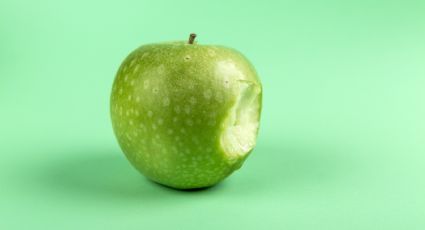 ¿Qué beneficios tiene comer manzana verde en ayunas?