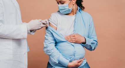 Estudio revela cómo afecta la vacuna Covid-19 a los fetos durante el embarazo