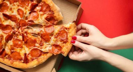 Desayunar pizza es más saludable que comer cereal, aseguran expertos