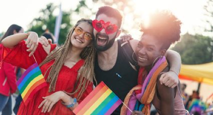 5 delineados arcoíris para brillar este mes del pride