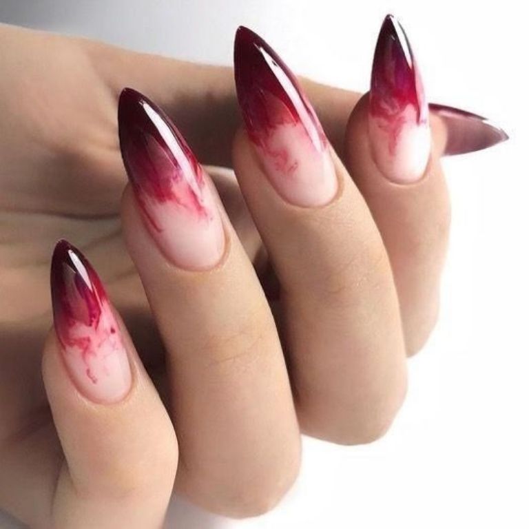 Diseño de uñas efecto sangre para Halloween