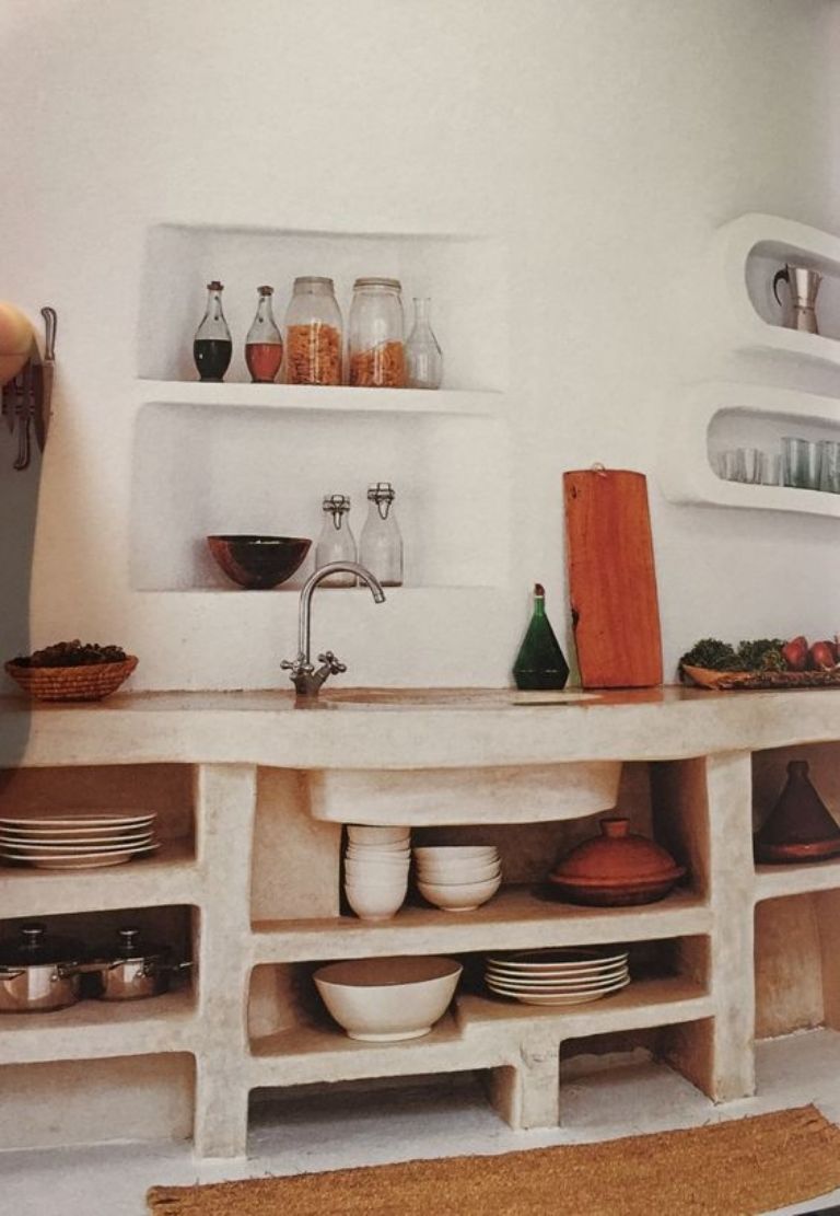 decoración de una cocina integral de cemento y madera