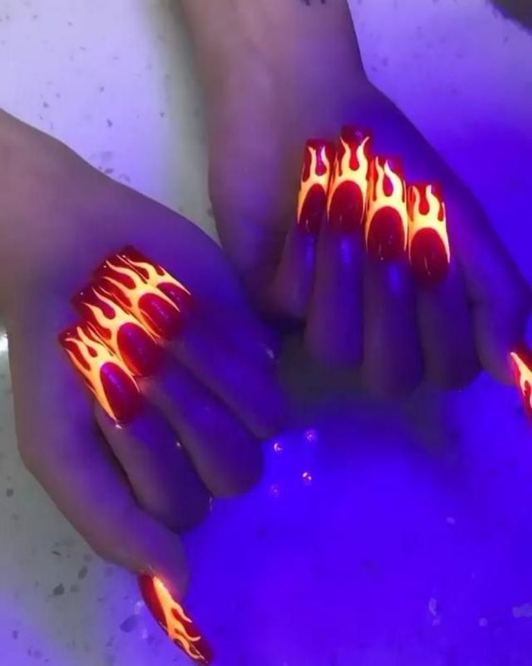 Diseños de uñas de neon party para este año