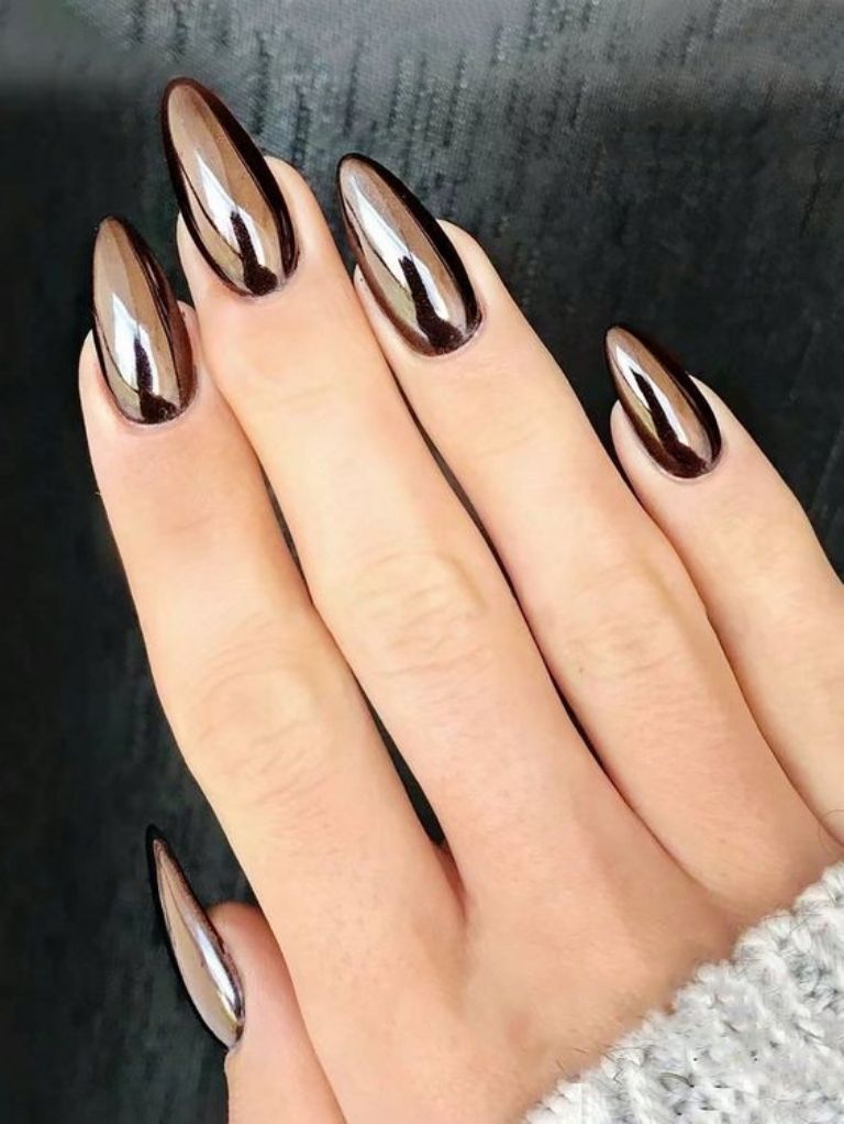 Manicura efecto espejo para otoño