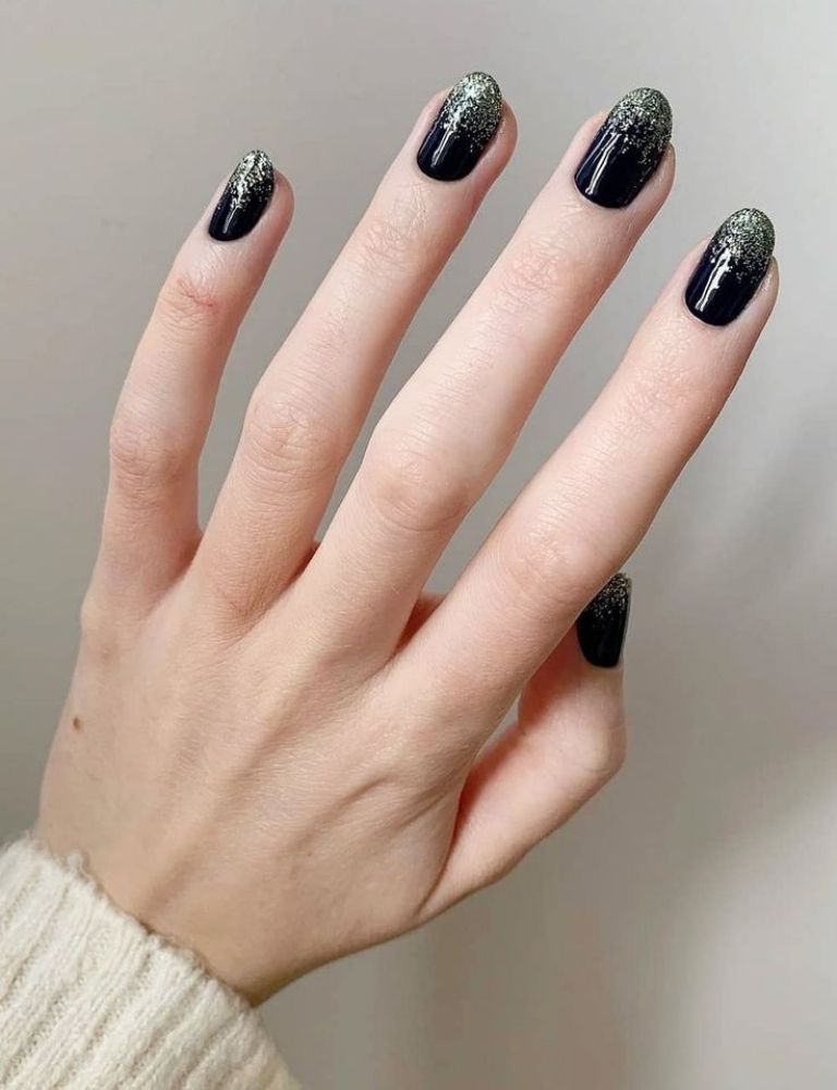 Ideas de manicura elegante de uñas con brillos