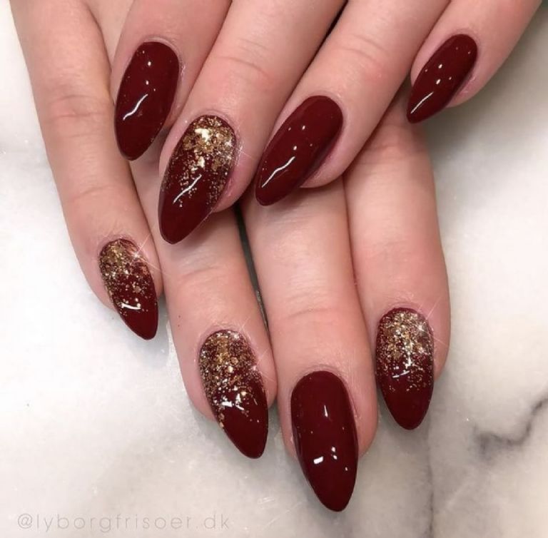 Uñas de color rojo elegantes para navidad