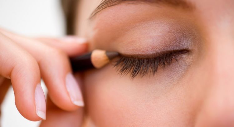 Delineado café, el color de ojos para una mirada brillante que marcará tendencia en 2025