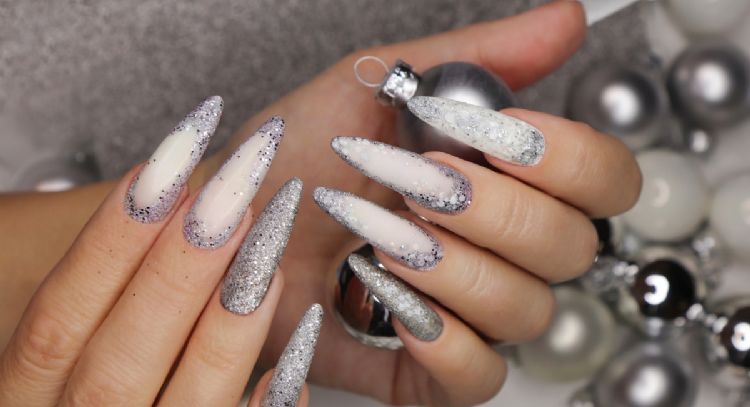 Los mejores diseños de uñas acrílicas para arrancar el Año Nuevo
