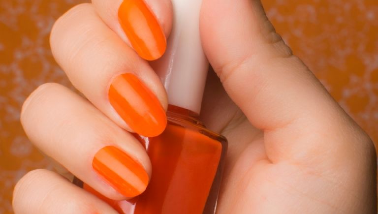 Colores de uñas perfectos para atraer la abundancia