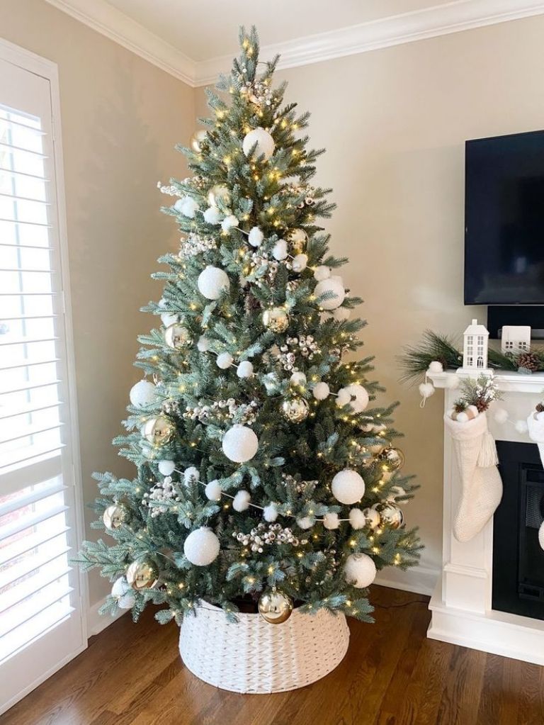 Qué significa decorar un árbol blanco de Navidad