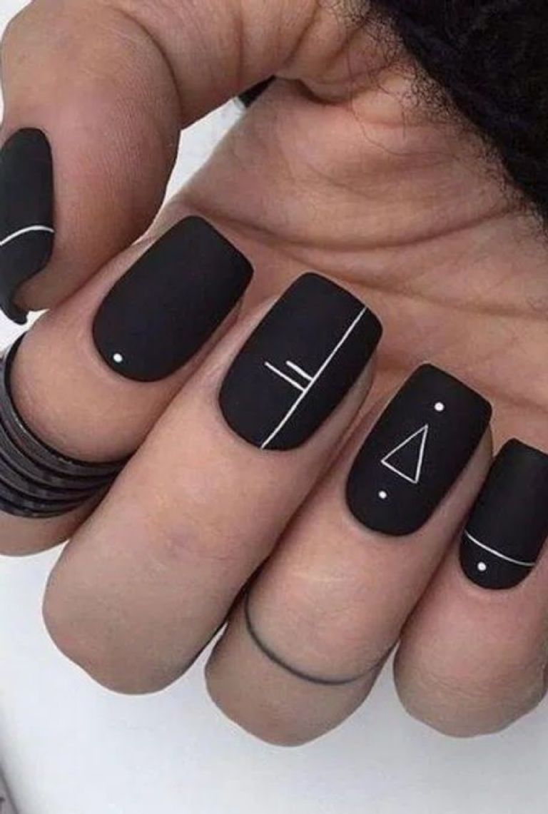 uñas negras elegantes en tendencia