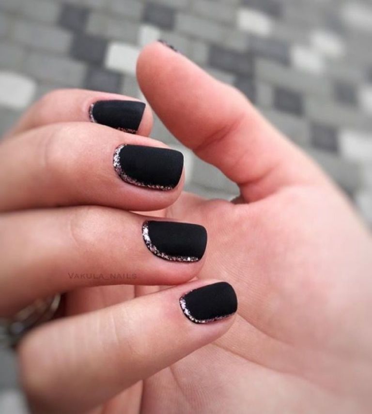 uñas cortas negras elegantes para eventos