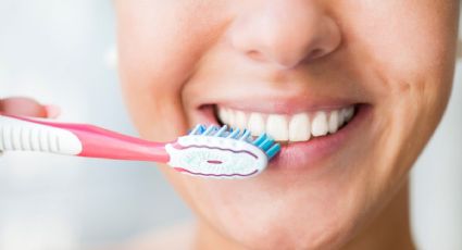 ¿Por qué no debes enjuagarte los dientes después de cepillarlos?