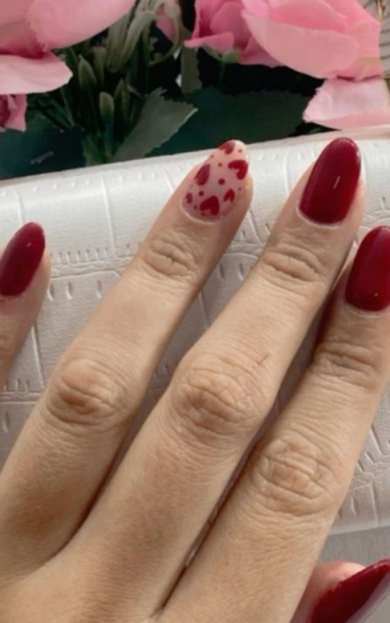 Diseño de uñas romántico para San Valentín