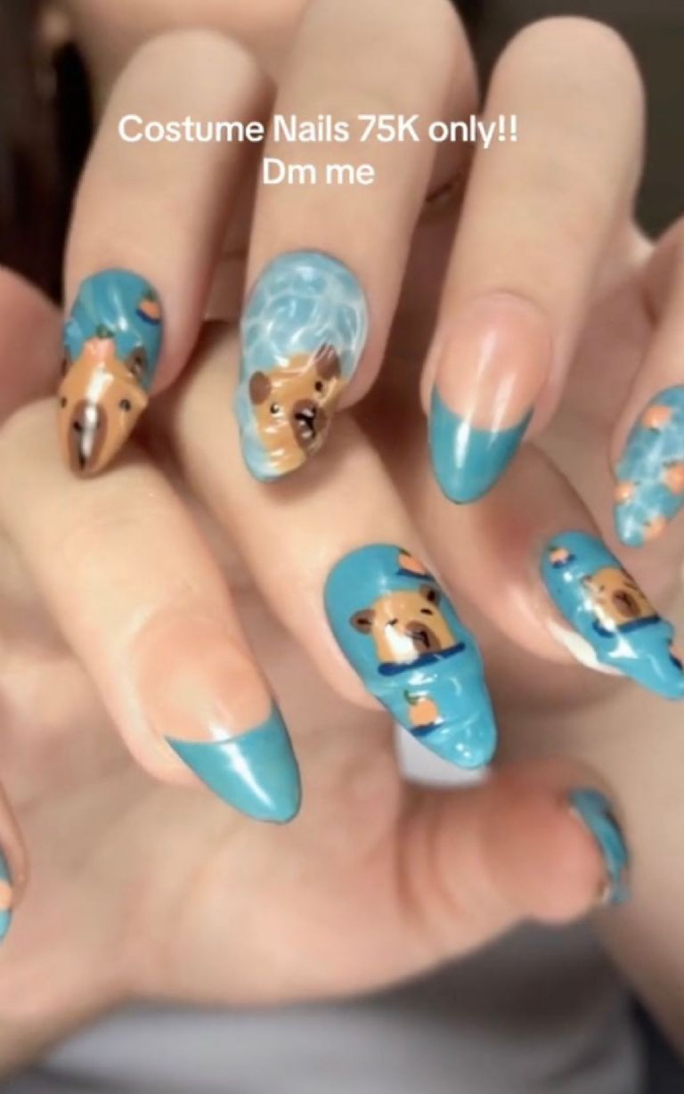 Nail art de uñas capibara en tendencia