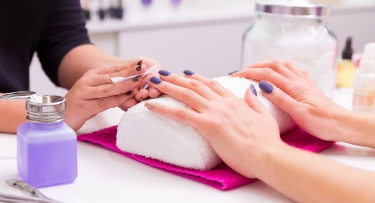 ¿Qué color de uñas da buena suerte? 3 tonos para atraer buenas cosas en enero 2025