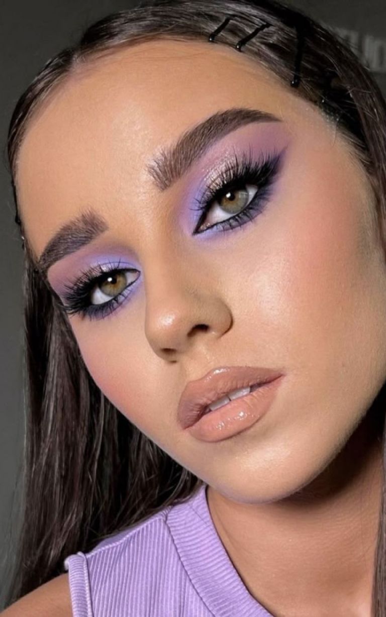 Maquillaje lila pastel para mujeres Piscis