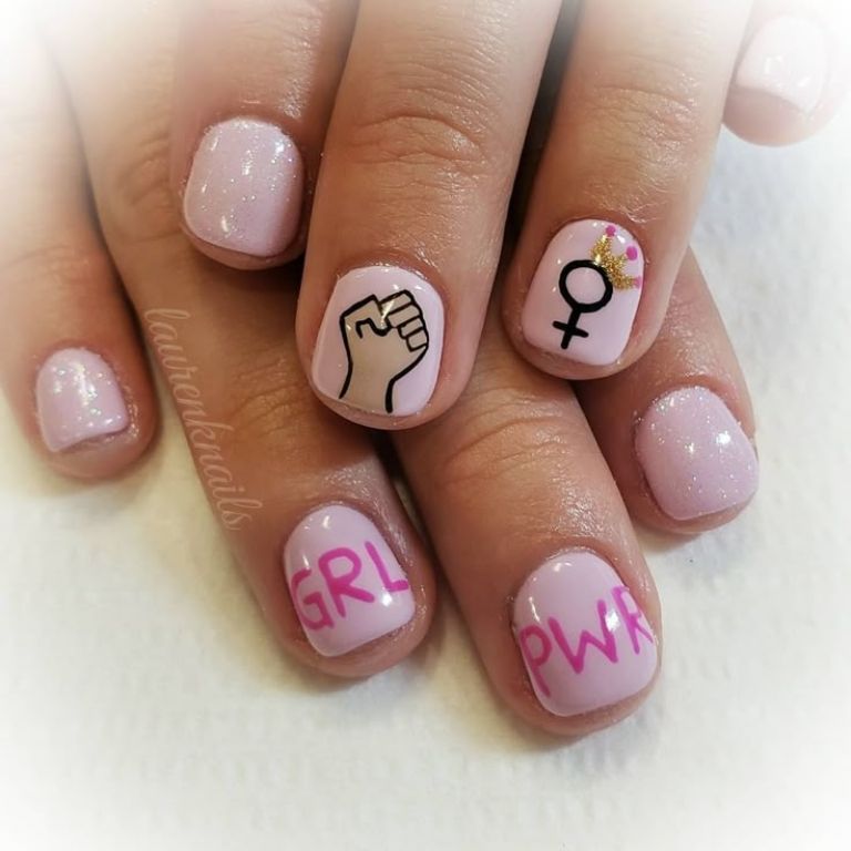 Manicura para el Día Internacional de la Mujer 