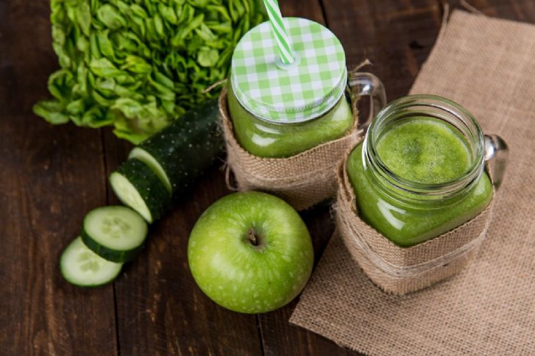 ¿Cómo hacer un jugo verde para bajar de peso?