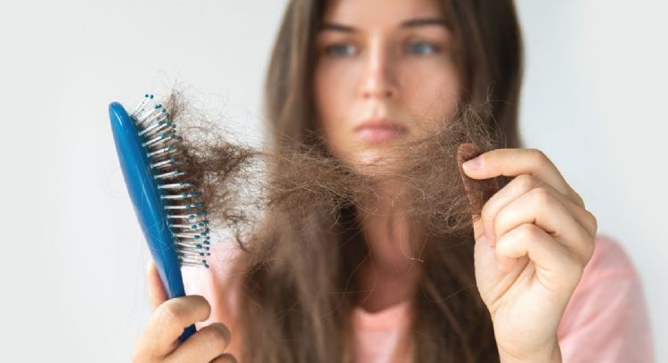 Descubrí las 3 cosas por las que se me estaba cayendo el cabello y no tenía ni idea