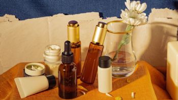 Las consecuencias de usar demasiados productos de skincare en tu cara